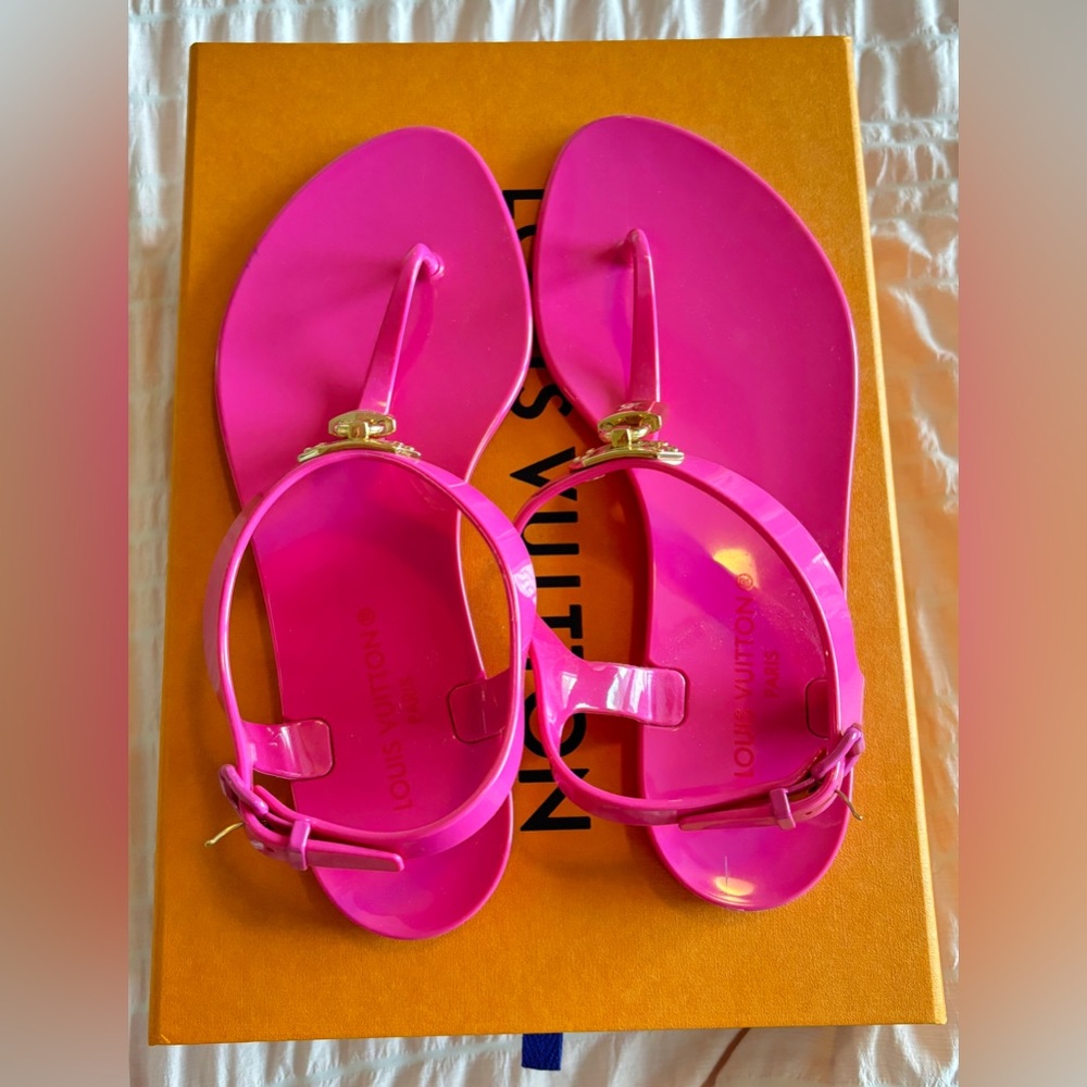 NWT • Louis Vuitton • Bikini Flat Sandals • Fuchsia • Size 37 EU • Never Worn - Picture 3 of 9